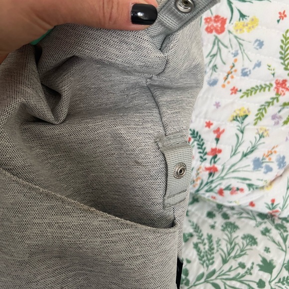 Herschel Diaper Bag with changing pad and shoulder strap - Picture 6 of 6